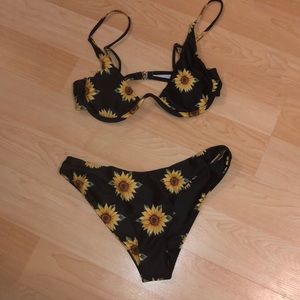 Sunflower bikini from Shein 🌻